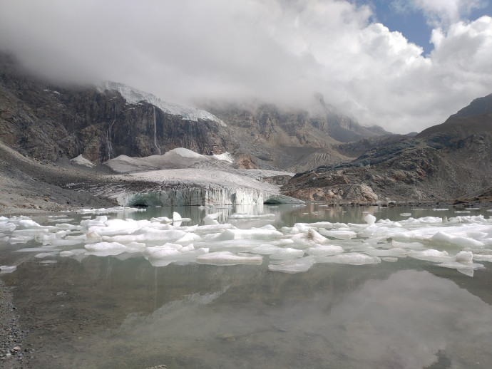 Thawing glacier 