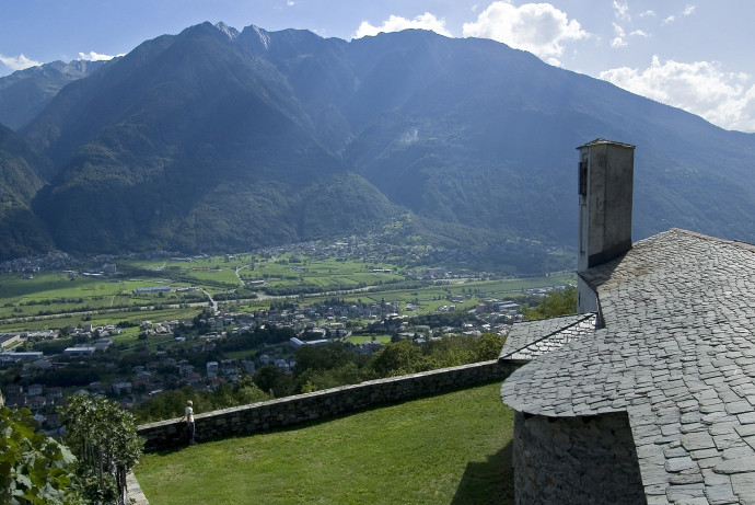 Chiese di fondovalle, dei maggenghi, di alta quota: strutture aderenti