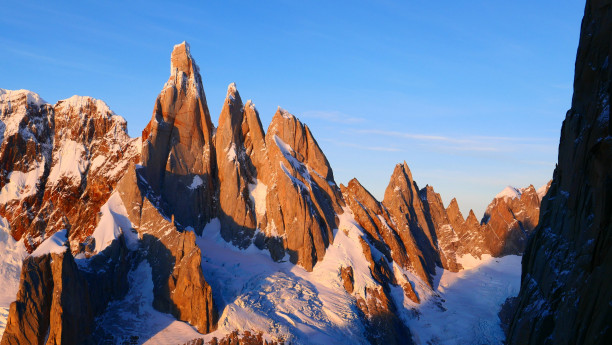 Il Cerro Torre dei Ragni di Lecco: due generazioni a confronto Il Cerro Torre dei Ragni di Lecco: due generazioni a confronto