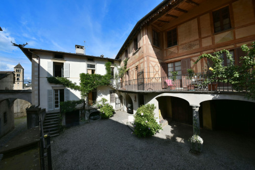 Passeggiata per le vie del borgo con finale a Casa Cassan - Visita guidata