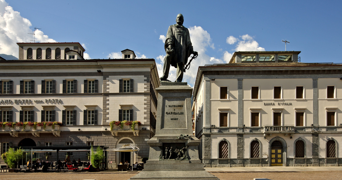 Statua di Garibaldi nell’omonima Piazza a Sondrio.
