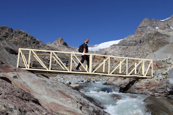 Ponte lungo il sentiero glaciologico